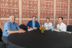 Delegates-at-lunch-
