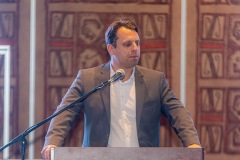 Keynote-Speaker-on-stage-